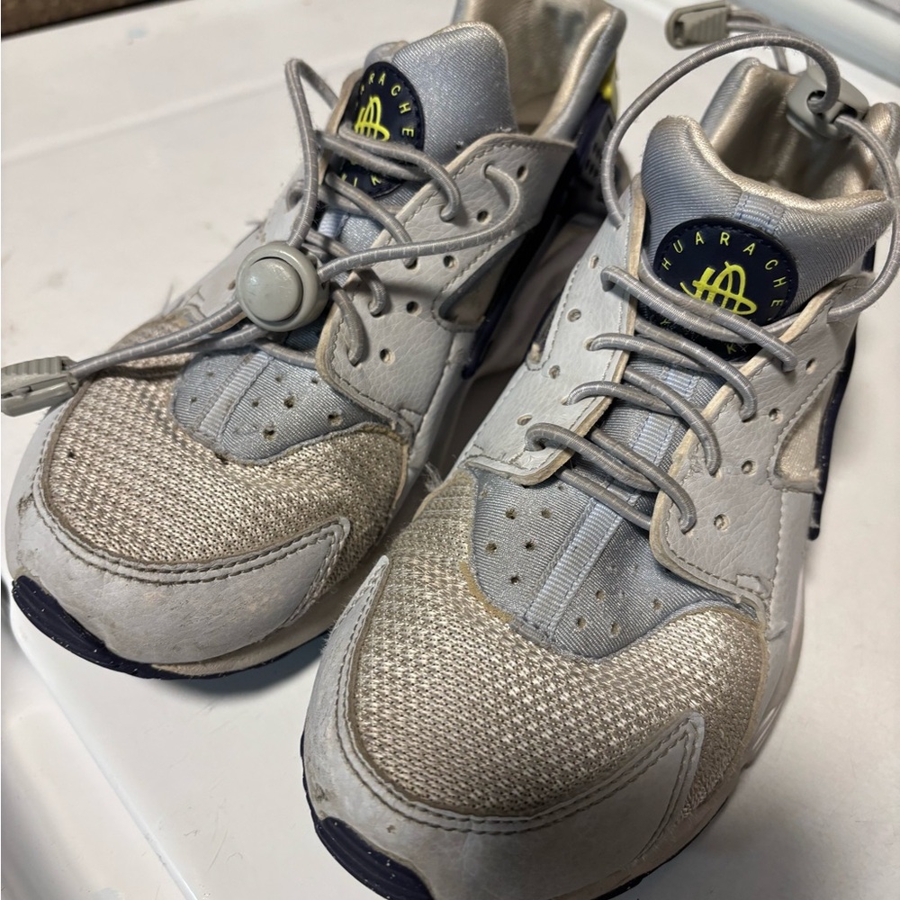 Nike Kids Huarache White and Silver Sneakers